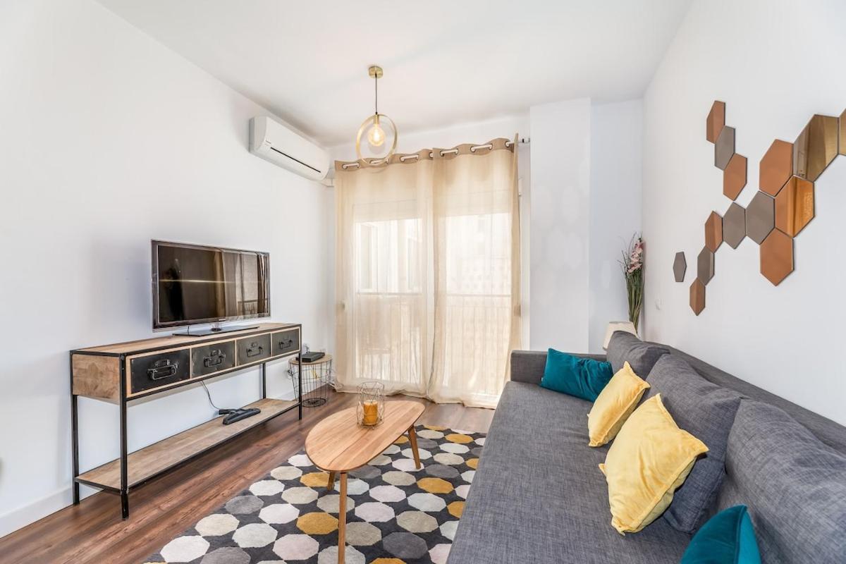 C29 - Trendy Central Apartment With Small Parking And Terrace Малага Екстер'єр фото