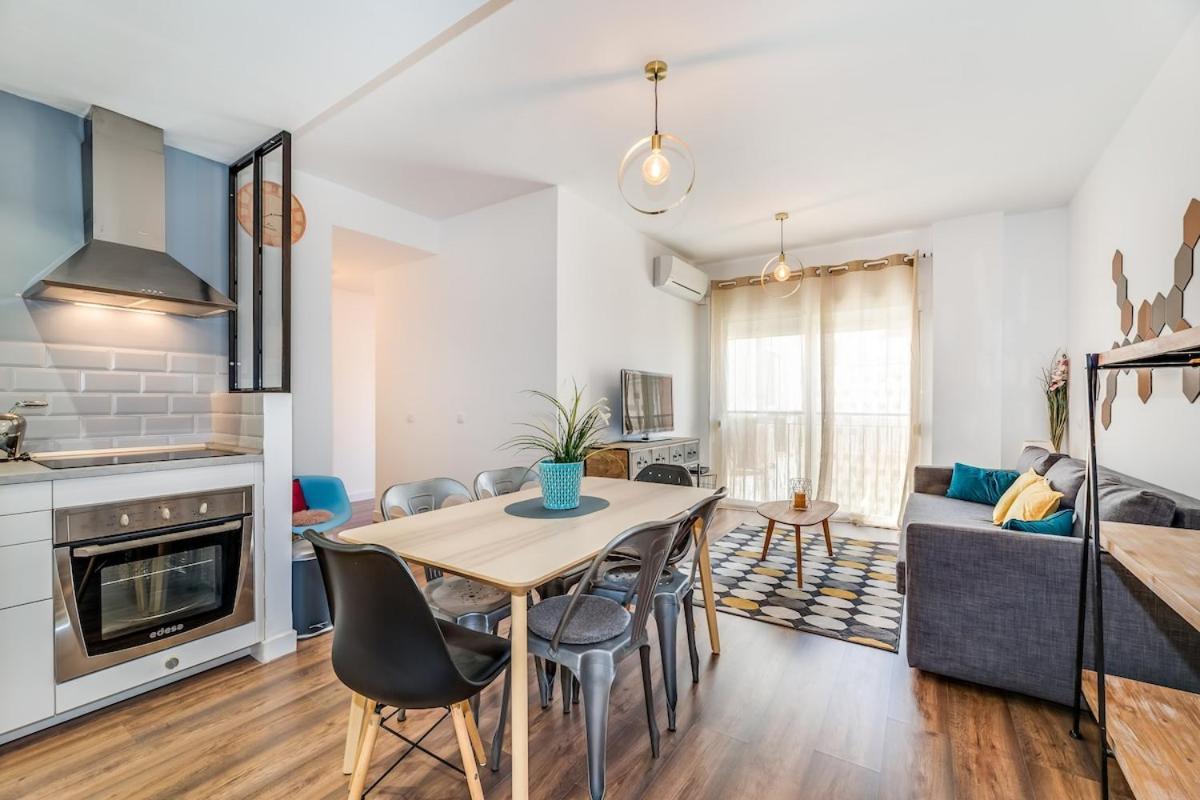 C29 - Trendy Central Apartment With Small Parking And Terrace Малага Екстер'єр фото